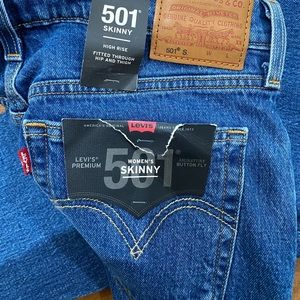 Womens Levi jeans